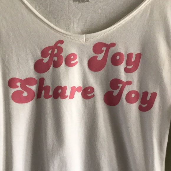 NWOT Target Tee Women’s “Be Joy Share Joy” Graphic Top - Picture 2 of 4